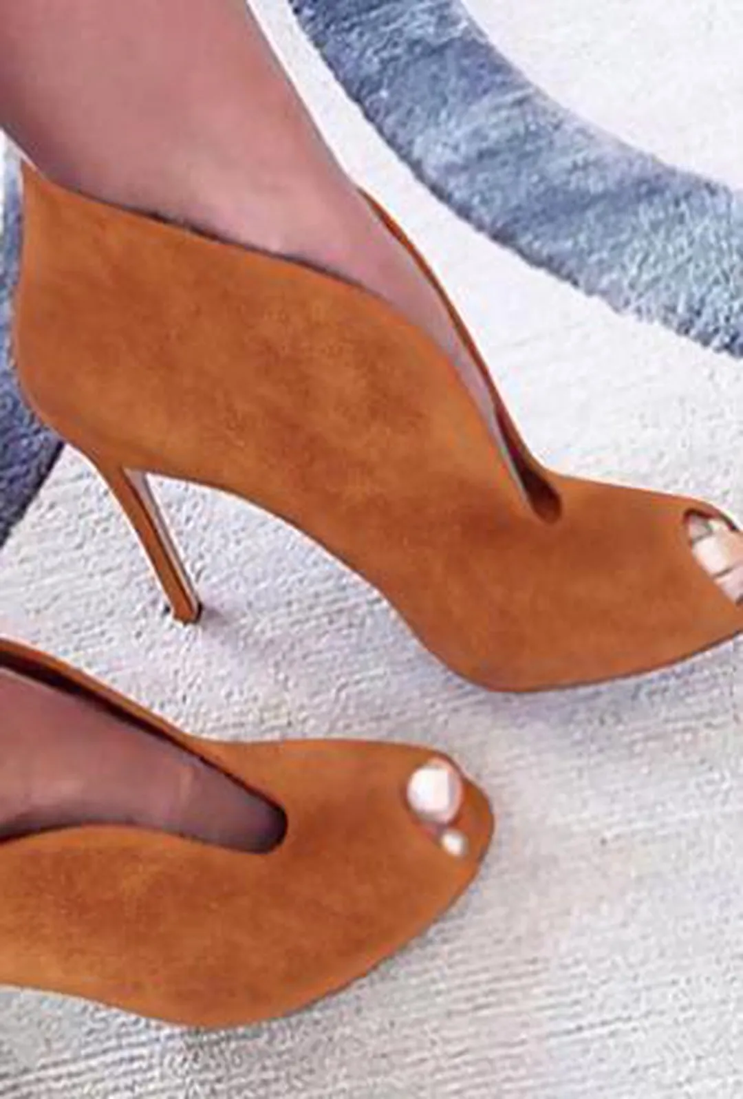 DENNI - SUEDE V-SLIT ANKLE HEELS